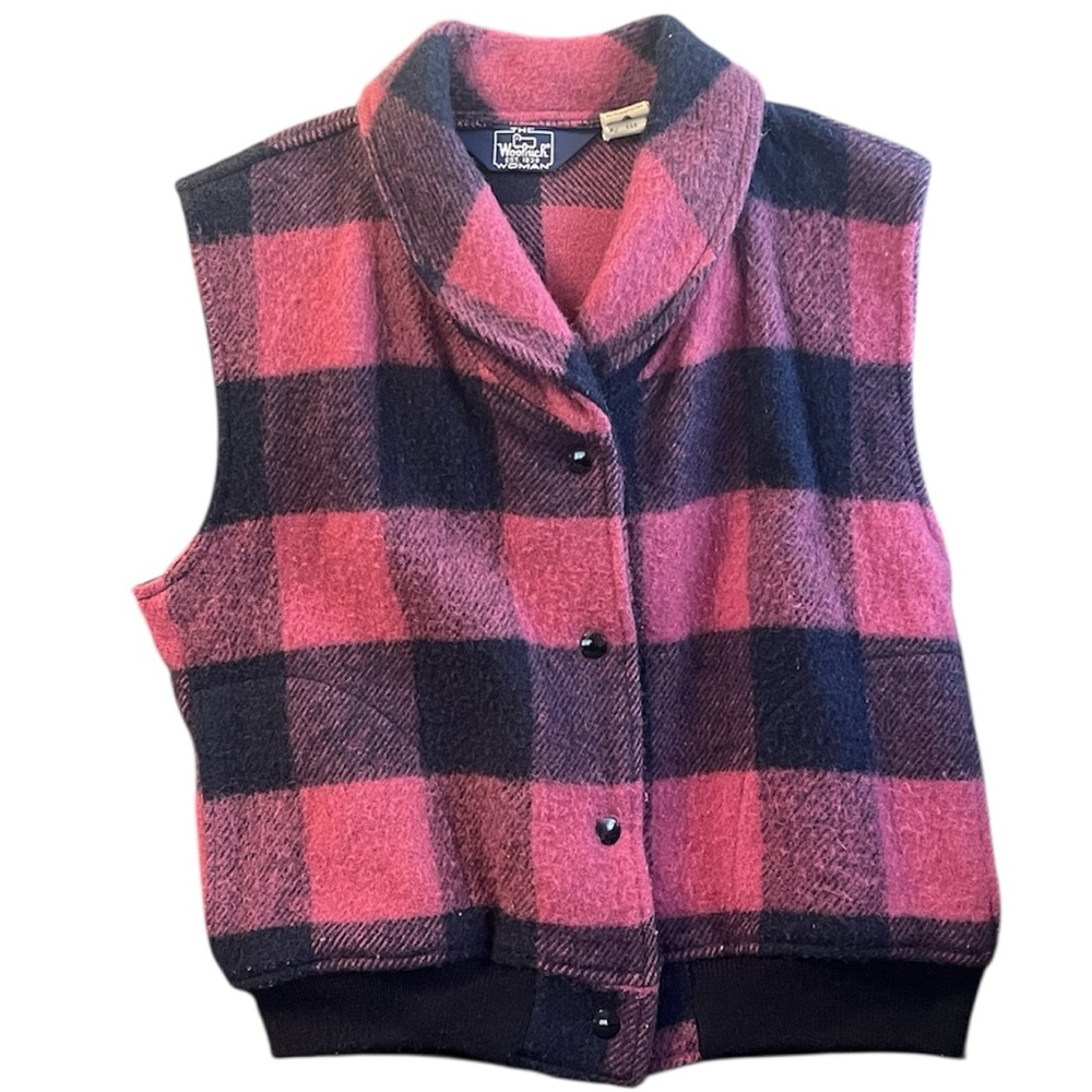 The woolrich woman navy and black checkered wool vest with pockets